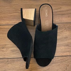 Tom’s Wooden Heel Mules